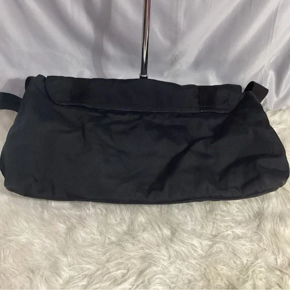 GUCCI Black Nylon Unisex Silver Metal Buckle Shoulder Messenger Bag 122375 - Picture 4 of 14